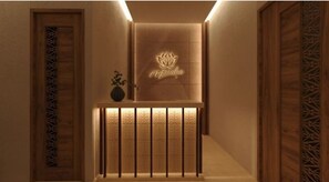 علاجات للجسم، طلاء الأظافر والعناية بالقدمين