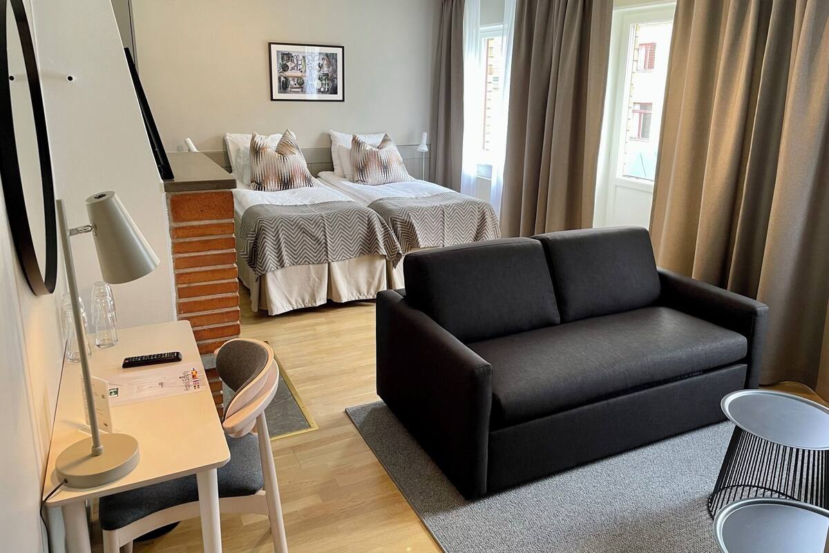 Superior Twin Room, Courtyard View | Desk, WiFi (free)