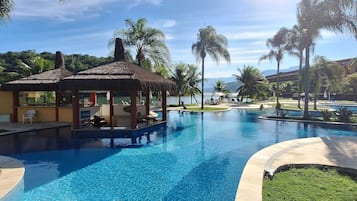 2 piscinas externas