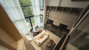 A modern apartment with a kitchen, dining area, and living room. - Smart Loft-Style 1br Apt near to shops (Ciudad de Panamá)