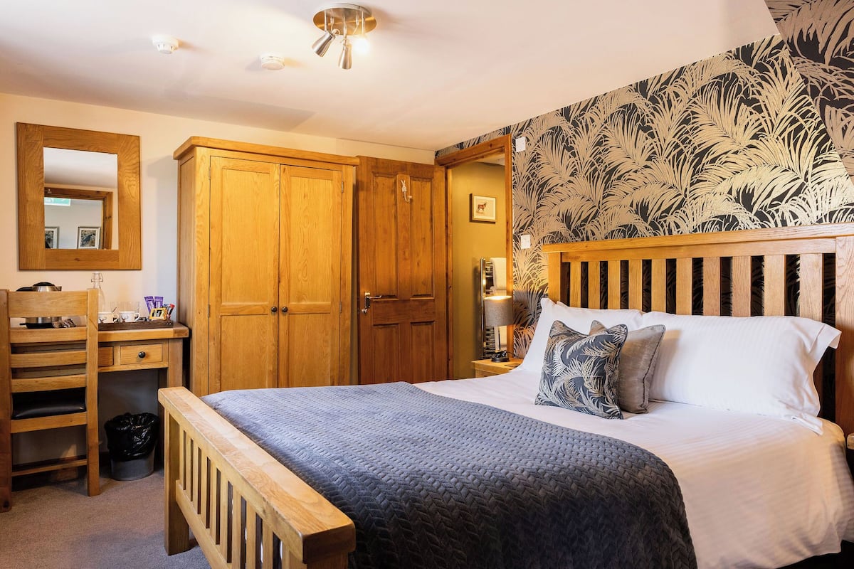 Double Room | Iron/ironing board, free WiFi