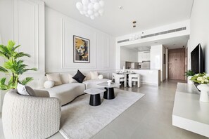 Living area - 2BR M Huge Terrace Direct Canal Access (Dubai)