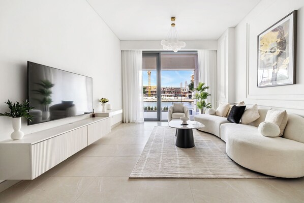 Living area - 2BR M Huge Terrace Direct Canal Access (Dubai)