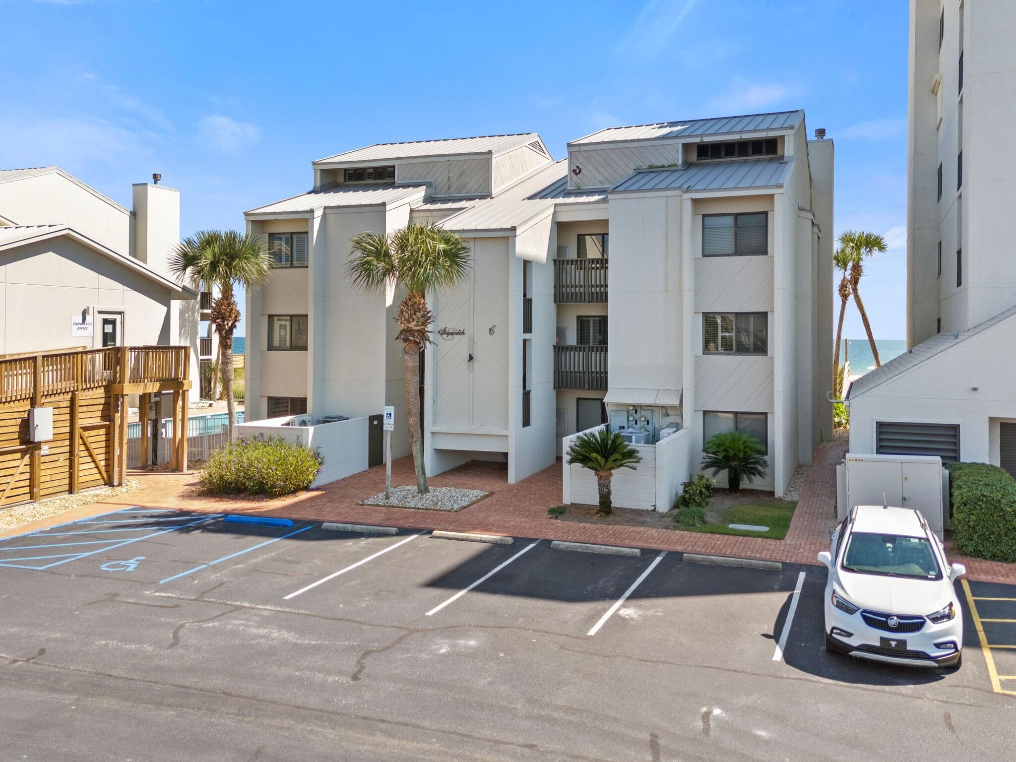 المنشأة من الخارج