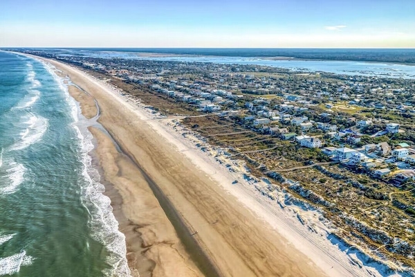 Nær stranden og strandhåndklær