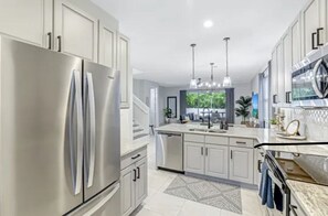 ميكروويف، فرن، موقد طهي مسطح، غسالة أطباق