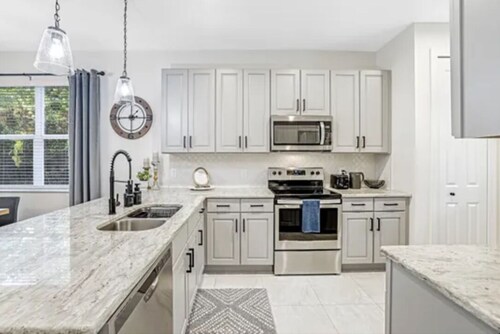 Peaceful Naples Gateway