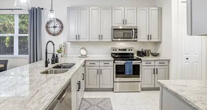 Peaceful Naples Gateway