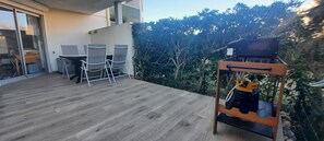 Outdoor dining - Seaside Apartment in Saint-Cyprien-Plage (66750), Lagune Area (Saint-Cyprien Plage)