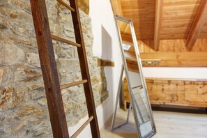 Interior - Holiday Home 'Maison Core' with Mountain View and Wi-Fi (Fontainemore)