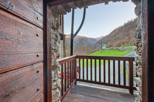 Maison Core Vacation Home with Mountain View and Wi-Fi