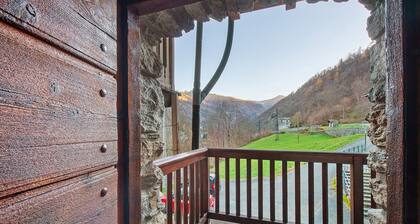 Maison Core Vacation Home with Mountain View and Wi-Fi