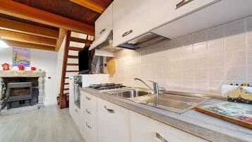 Réfrigérateur, four, plaque de cuisson, lave-vaisselle