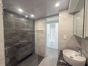 Apartment, 2 Schlafzimmer, Raucher, Balkon | Badezimmer