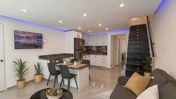 Apartment, 2 Bedrooms, Smoking, Balcony | Living room