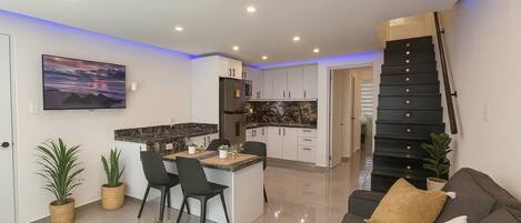 Apartment, 2 Bedrooms, Smoking, Balcony | Living room