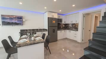 LÀgenhet - 2 sovrum - rökare - balkong | Eget kök