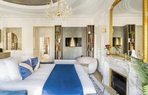 5 bedrooms, desk, iron/ironing board, free WiFi - AN UNIQUE STYLE COMBINES TIMELESS ARCHITECTURAL WITH MODERN AMENITIES – MARAIS (Paris)