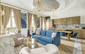 Interior - AN UNIQUE STYLE COMBINES TIMELESS ARCHITECTURAL WITH MODERN AMENITIES – MARAIS (Paris)