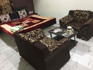 Deluxe Room - Hotel Kuber (Rajkot)