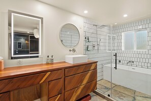 Hair dryer, towels - Cozy & Charmful Sedona Escape (Sedona)