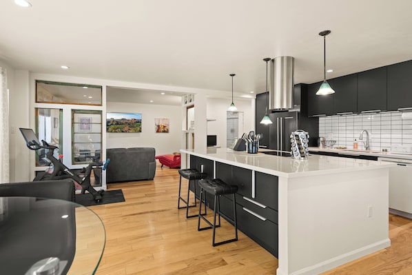 Fridge, microwave, oven, stovetop - Cozy & Charmful Sedona Escape (Sedona)