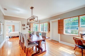 Desk, WiFi, bed sheets - Luxe 4BR/3.5BA w/ Heated Pool & 10 mins to Beach (West Palm Beach)