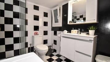 Apartment, 3 Bedrooms | Bathroom