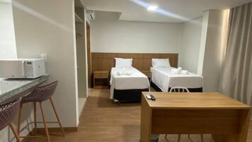 Laptopgeeigneter Arbeitsplatz, kostenloses WLAN