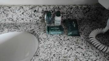 Phòng đôi Superior | Phòng tắm | Đồ dùng nhà tắm miễn phí, máy sấy tóc, khăn tắm, giấy vệ sinh