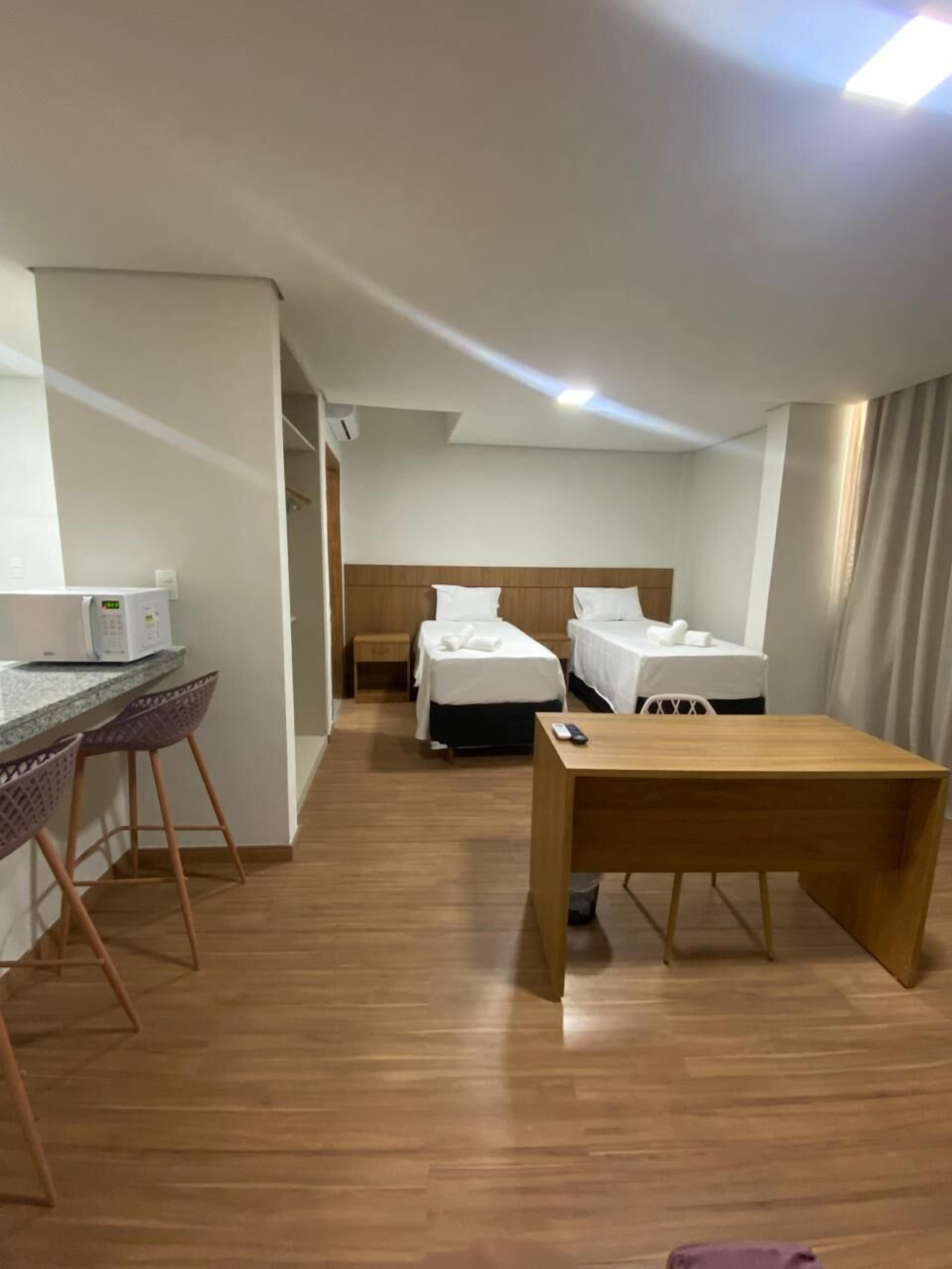 Laptopgeeigneter Arbeitsplatz, kostenloses WLAN