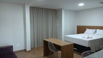 Phòng đôi Superior | Khu vực làm việc phù hợp cho laptop