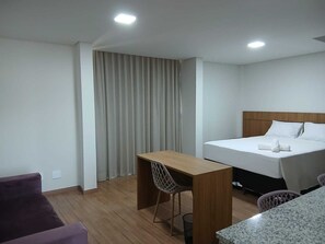 غرفة سوبيريور مزدوجة | مساحة عمل للكمبيوتر المحمول وواي فاي مجانًا