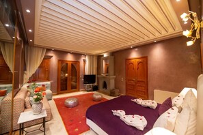 Comfort Suite, 1 Bedroom, Housekeeping, Pool View | In-room safe, desk, blackout drapes, soundproofing