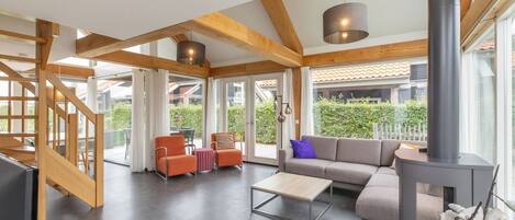 Télévision, cheminée