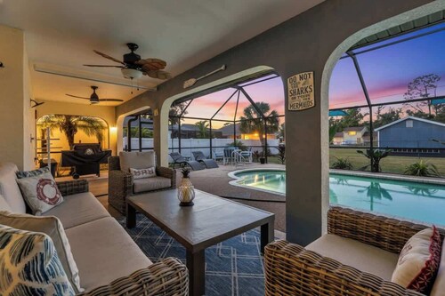 Florida Sunhouse – Lanai Living & Heated Pool