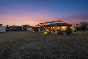 Exterior - Florida Sunhouse – Lanai Living & Heated Pool (Port Charlotte)