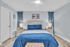 Desk, iron/ironing board, WiFi, bed sheets - Florida Sunhouse – Lanai Living & Heated Pool (Port Charlotte)