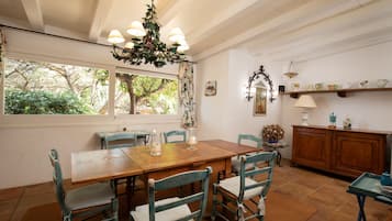 House | 5 bilik tidur