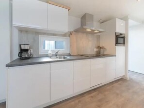 Frigorifero, microonde, lavastoviglie, macchina per tè/caffè