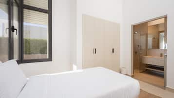 Family Villa | Iron/ironing board, free WiFi