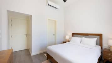 Superior Villa, 4 Bedrooms, Private Pool, Lake View | Premium bedding, iron/ironing board, free WiFi, bed sheets