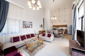 Villa – superior, 4 soverom, privat basseng, utsikt mot innsjø
