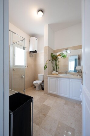 高级别墅, 泳池景观 | 熨斗/熨衣板、免费 WiFi