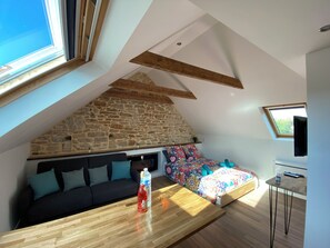 Smart TV - Cozy Studio near Quimper Train Station – Modern & Bright (Quimper)