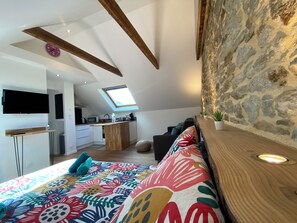 Desk, travel cot, free WiFi, bed sheets - Cozy Studio near Quimper Train Station – Modern & Bright (Quimper)