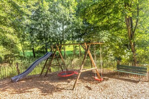 Children’s area - Holiday Home 'Blockhaus 2' with Terrace, Fireplace and Wi-Fi (Eslohe)