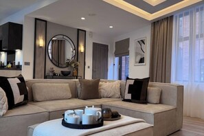 Smart TV, fireplace - Chambers Residence 5* | 2BR | Executive Suite (Manchester)