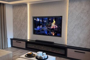 Interior - Chambers Residence 5* | 2BR | Executive Suite (Manchester)