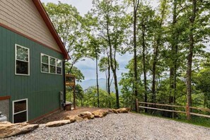 Property grounds - Mountain Memories-Luxury Lodge w/Views, Hot Tub (Maggie Valley)